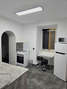 a white kitchen with a stove and a sink at Rentcenter79 in Donawitz