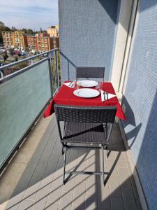 a table and chairs on a balcony with a red table cloth at Residenza La Chiave in Mantova
