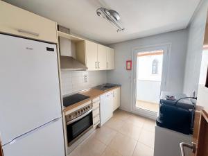 Kuchyň nebo kuchyňský kout v ubytování Sunset Haven - La Torre Golf Resort