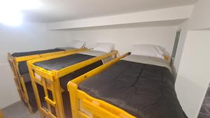 Ένα ή περισσότερα κρεβάτια σε δωμάτιο στο First Stop Buenos Aires Hostel