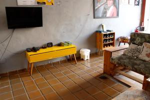 TV a/nebo společenská místnost v ubytování Hostel Leal Loyalty