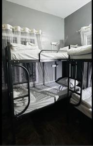 Ліжко або ліжка в номері Da Java 18 hostel and Homestay Chikmagalur