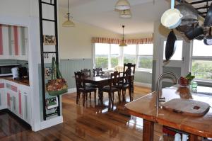 Gallery image of Beth's Cottage Roaring 40s in Rocky Cape