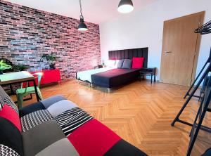Zdjęcie z galerii obiektu Big Stay - 4 Bedroom, 2 Bathroom Central Apartment with AC w Bratysławie +16 zdjęć