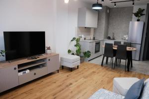 Kuchnia lub aneks kuchenny w obiekcie Apartments Space and More, Dmowskiego - 20 minut do RYNKU, Self Check-In 24H, Parking