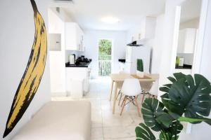 Kuchyň nebo kuchyňský kout v ubytování South Beach 2 Bedroom Family & Pet Friendly Apartment with Balcony & Free Parking