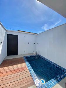 Kolam renang di atau dekat dengan Pipa Premium Flat - com piscina privativa e estacionamento
