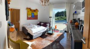 Kuchyň nebo kuchyňský kout v ubytování Forest Path luxury Studio Apartment with large bedroom bathroom and sauna Sleeps up to 4