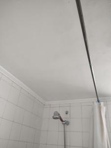 Koupelna v ubytování Habitación en departamento céntrico de Valparaíso + 13 fotografií