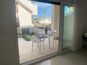 a patio with a table and chairs on a balcony at Vera Apartment mit Garten in Ciudad Quesada