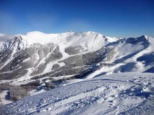 Nespecifikovaný výhled na hory nebo výhled na hory při pohledu z hotelu