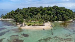 an island in the ocean with a group of people on it at Hostal Portobelo in Portobelo