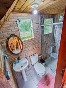 Bilik mandi di Cabana na Floresta Rincão do Fortaleza