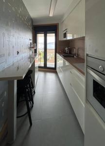 Kuchnia lub aneks kuchenny w obiekcie AMIVERA-MAR, vistas a la Ría de Vigo, Cangas