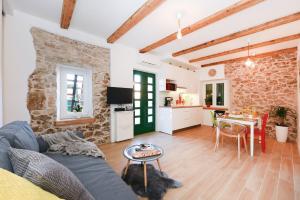 Kuchyňa alebo kuchynka v ubytovaní House Daniela