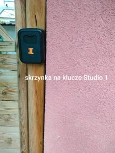 Zdjęcie z galerii obiektu Urocze studia w Łomiankach, 1- z sauną i tarasem, 2- z kominkiem, 3- ekonomiczne, 7km metro Młociny Warszawa w mieście Łomianki