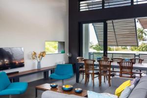 Area soggiorno di Tropical Paradise at Jan Thiel with Private Pool