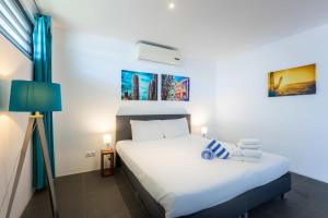 Letto o letti in una camera di Tropical Paradise at Jan Thiel with Private Pool