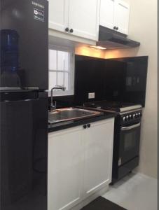 Kuchyň nebo kuchyňský kout v ubytování Entire Home Fully Furnished Netflix AC Auto washer and Dryer