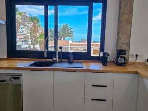 Dapur atau dapur kecil di Villa Katara by HelloApartments