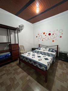 Postel nebo postele na pokoji v ubytování CÓMODO APARTAMENTO CENTRAL EN BARRIO SEMI RURAl