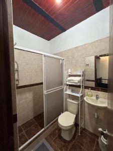 Koupelna v ubytování CÓMODO APARTAMENTO CENTRAL EN BARRIO SEMI RURAl