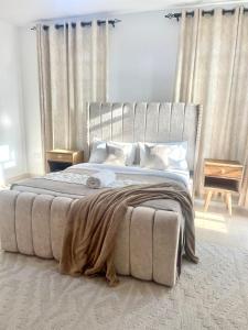 Postel nebo postele na pokoji v ubytování Naivasha Executive Villa - Bosque