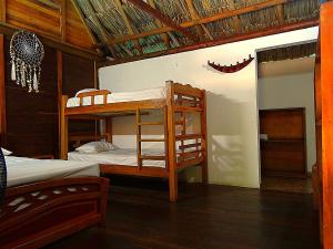 een slaapkamer met twee stapelbedden in een kamer bij Prima Luna Palomino in Palomino +65 foto's