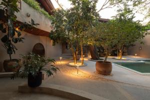 Бассейн в Welcome to Paradise - Luxurious Studio Oasis "Artemisa" with Pool and Lush Tropical Gardens или поблизости