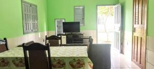 TV a/nebo společenská místnost v ubytování Hostel e Pousada Israel