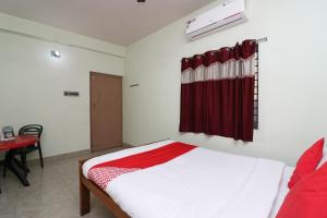 Postel nebo postele na pokoji v ubytování Super Hotel O Nandi Inn