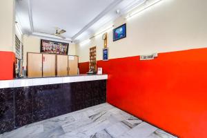 TV a/nebo společenská místnost v ubytování Hotel O Srinivasa Residency Lodge