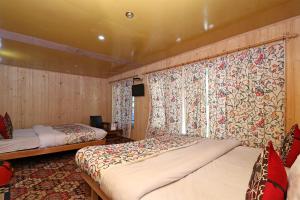 Hotel Bright Palace客房内的一张或多张床位