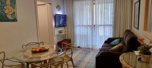 TV a/nebo společenská místnost v ubytování Apto Aconchegante 2 Quartos 100m praia de Caiobá - Somente Familiares