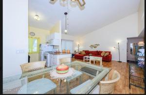Posezení v ubytování Mountain View Condo with Pool