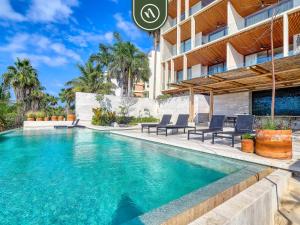 an image of a swimming pool at a hotel at Luxury 4 BR Oceanfront Condo - Private Beach - Pool in Cruz de Huanacaxtle