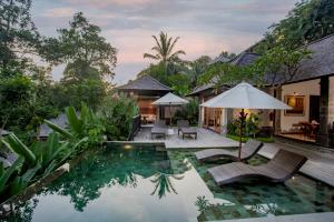 Bazén v ubytování The Lokha Ubud Resort, Villas & SPA nebo v jeho okolí
