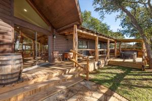 Fotografie z fotogalerie ubytování Guadalupe Bluff Log Cabin v destinaci Kerrville