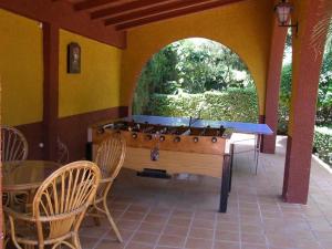 a ping pong table in the middle of a patio at Villa Rural El doncel in Hellín