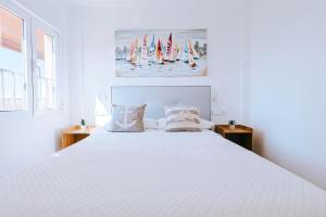 Posteľ alebo postele v izbe v ubytovaní Apartamento prémium con 5 Piscinas Barbacoa Tenis Frontenis