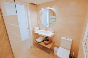 Kúpeľňa v ubytovaní Apartamento prémium con 5 Piscinas Barbacoa Tenis Frontenis