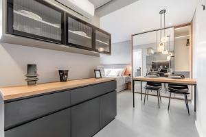 Η κουζίνα ή μικρή κουζίνα στο Studio confortável e completo a 300 metros da Vila Germânica