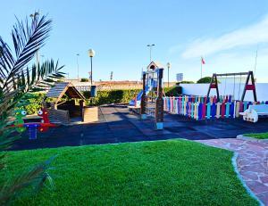 Detský kútik v ubytovaní Apartamento prémium con 5 Piscinas Barbacoa Tenis Frontenis