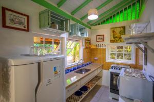 Η κουζίνα ή μικρή κουζίνα στο Cabanas do Bosque