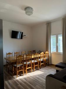 Televízia a/alebo spoločenská miestnosť v ubytovaní Holiday Beach Apartment ,House Palmasol-1