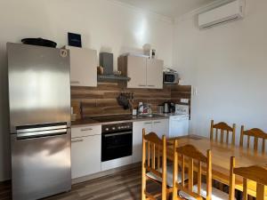 Kuchyňa alebo kuchynka v ubytovaní Holiday Beach Apartment ,House Palmasol-1