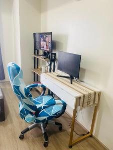 Fully Furnished Studio Unit at The Median with Fast Internet Connection and Netflix電視和／或娛樂中心