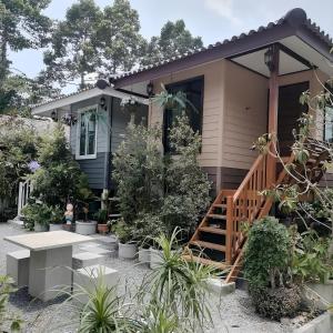 a small house with a bench in front of it at Sroysuwan Pool villa in Khanom
