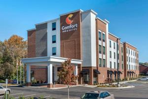 タスカルーサにあるComfort Inn & Suites Downtown near Universityのコンフォート イン スイート