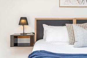 The Swan Valley Hotel客房内的一张或多张床位